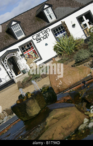 Gretna Green, Schottland. Seitlicher Blick auf die Tartan-Shop in Gretna Green Besucher und Einkaufszentrum. Stockfoto