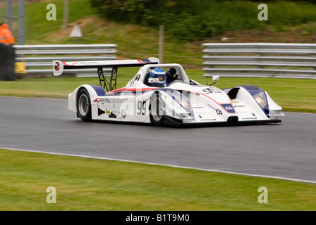 Ein V de V UK Ligier JS49 Rennen Sportwagen in The Avenue am Oulton Park Motor Racing Circuit Cheshire England Vereinigtes Königreich UK Stockfoto