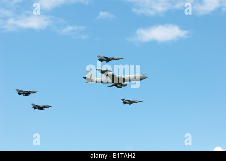 Paar von RAF Panavia Tornado F3 GR4 Boeing e-3 Sentry AWACS (Boeing 707) Kemble Air Show 2008 Stockfoto