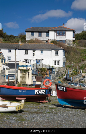 Angelboote/Fischerboote am Strand von Porthallow der Eidechse-cornwall Stockfoto