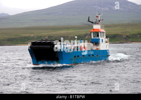 FÄHRE, MV EILEAN DHIURA, WIEDER IN PORT ASKAIG AUF DER INSEL ISLAY VON FEOLIN FÄHRE AUF JURA AUF DEN HEBRIDEN. SCHOTTLAND. UK Stockfoto