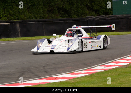 Ein V de V UK Ligier JS49 Rennen Sportwagen auf Hügel am Oulton Park Motor Racing Circuit Cheshire England Großbritannien Stockfoto