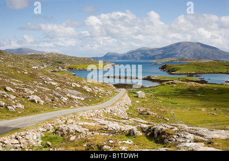 Blick vom Amhuinnsuidhe in der Nähe von Hushinish in Richtung Tarbert auf der Isle of Harris Stockfoto