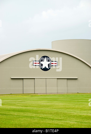 National Museum of the United States Air Force Dayton Ohio // DAYTON, Ohio, United States — das National Museum der United States Air Force befindet sich auf der Wright-Patterson Air Force Base in der Nähe von Dayton, Ohio. Dieses weitläufige Museum beherbergt eine riesige Sammlung von Militärflugzeugen, Raumfahrzeugen und Luftfahrtefakten, die die Geschichte und den technologischen Fortschritt der United States Air Force von ihrer Gründung bis heute zeigen. Stockfoto