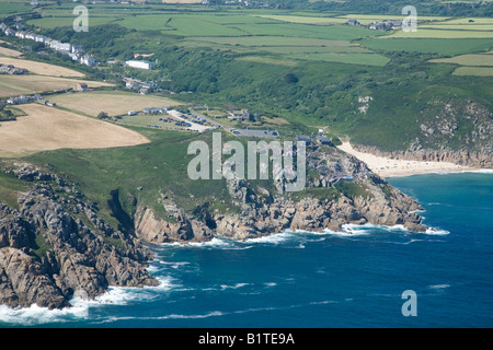 Minnack Theater und Porthcurno Strand Antenne anzeigen West Penwith Cornwall England GB Großbritannien UK Vereinigtes Königreich British Isles Stockfoto