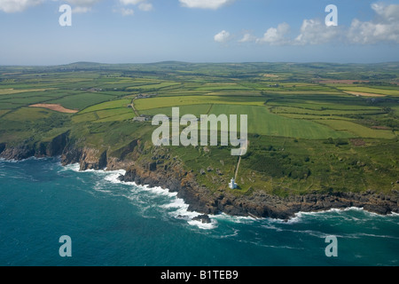 Tater Du Leuchtturm Leuchtfeuer liegt zwischen Porthcurno und Penzance Antenne anzeigen West Penwith Cornwall England GB Großbritannien UK Stockfoto