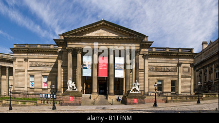 Der Vordereingang des Walker Art Gallery in William Brown Street Liverpool Stockfoto