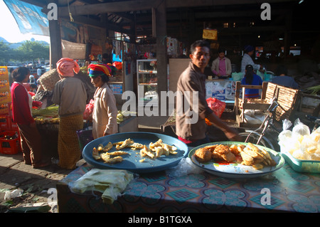 Am frühen Morgenmarkt in Bedugul in der Nähe von Candikuning in der Bergregion von Bali Indonesien Nein Herr Stockfoto