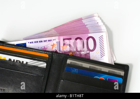 Ein Bündel von 500 Euro-Banknoten in der Brieftasche Stockfoto