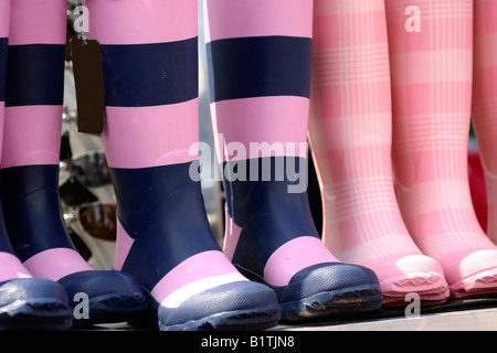 Bunten Wellington boots auf dem Display auf einer Land-Messe Stockfoto