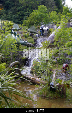 Dinosaurier-Ausstellung an der Dan yr Ogof Schauhöhlen und Dinosaurierpark, Brecon Beacons, Wales, UK Stockfoto