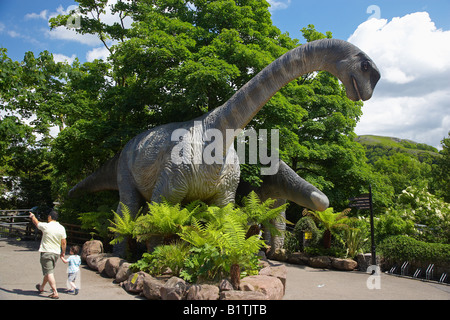 Dinosaurier-Ausstellung an der Dan yr Ogof Schauhöhlen und Dinosaurierpark, Brecon Beacons, Wales, UK Stockfoto