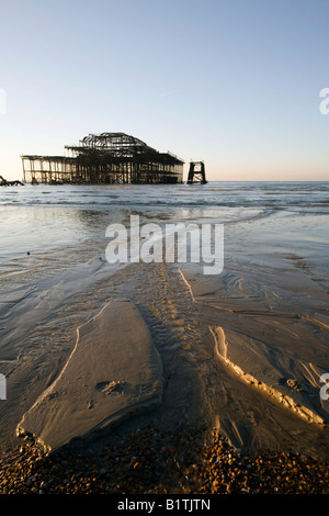 Morgensonne über Brighton und Hove West Pier Stockfoto