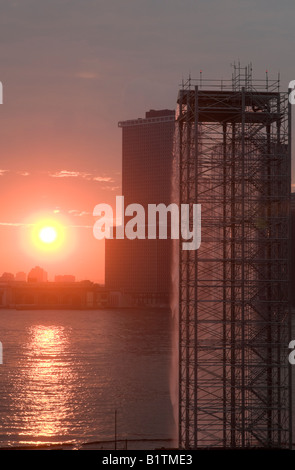Brooklyn NY 30. Juni 2008 New York City Waterfalls von dänischen Künstlers Olafur Eliasson © Stacy Walsh Rosenstock Stockfoto