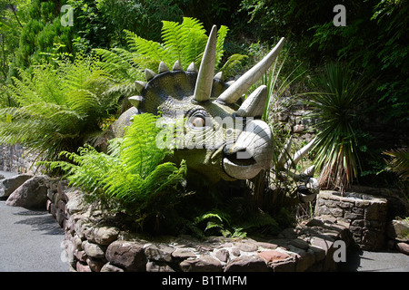 Dinosaurier-Ausstellung an der Dan yr Ogof Schauhöhlen und Dinosaurierpark, Brecon Beacons, Wales, UK Stockfoto