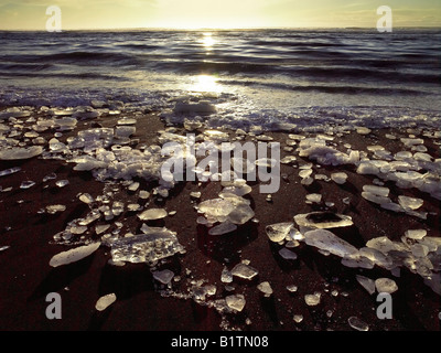 Eisbrocken am Black Sand Beach, Island Stockfoto