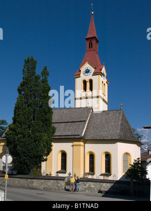 Die Kirche im Dorf Igls nahe Innsbruck Tirol Österreich Stockfoto