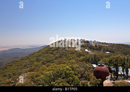 Anglo Australian Observatory Abstellgleis Frühling New South Wales Australien, Heimat einiger der weltweit größten Teleskope Stockfoto