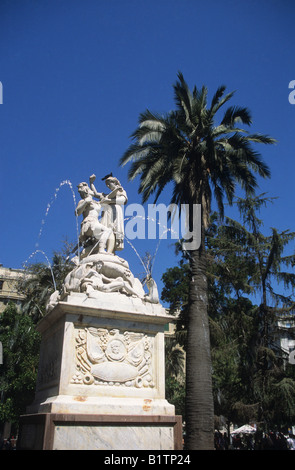 Denkmal für die amerikanische Freiheit / Monumento a la Libertad Americana des italienischen Bildhauers Francesco Orselino, Plaza de Armas, Santiago, Chile Stockfoto