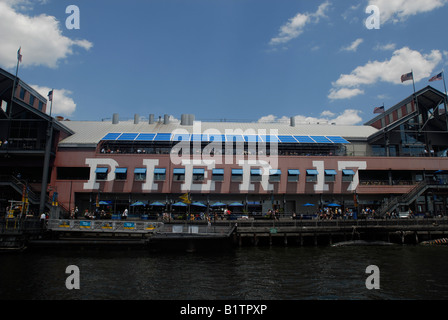 Pier 17 des South Street Seaport in New York Stockfoto