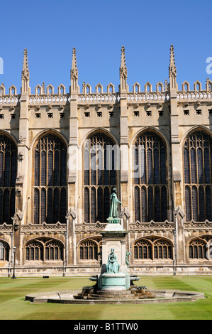 Statue von Henry IV und Kings College Kapelle Cambridge England UK Stockfoto