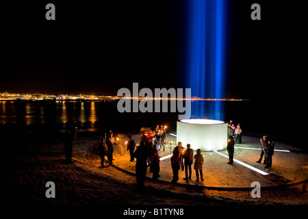 Das vorstellen der PEACE TOWER auf Videy Island, Reykjavik, Island Stockfoto