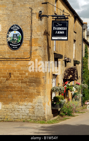Englische Country-Pub im englischen Cotswolds Dorf Guiting Power Gloucestershire Stockfoto