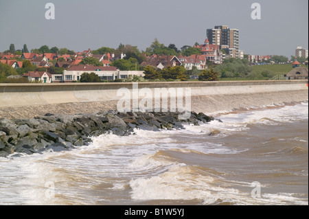 Ufermauer am Frinton am Meer Stockfoto