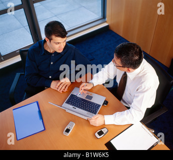 zwei Männer bei Geschäftstreffen Stockfoto