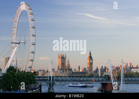 UK London British Airways London Eye und Big Ben betrachtet über die Themse Stockfoto