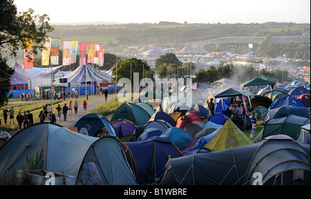 Glastonbury Festival-Gelände am Abend Stockfoto