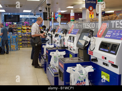 Tesco Express - Self-Service Check-out - Goodge Street - London Stockfoto