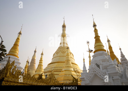 Asien-MYANMAR BURMA BIRMA YANGON YANGOON, SHWEDAGON-Pagode, eines der berühmtesten Gebäude in Myanmar und in Asien Stockfoto