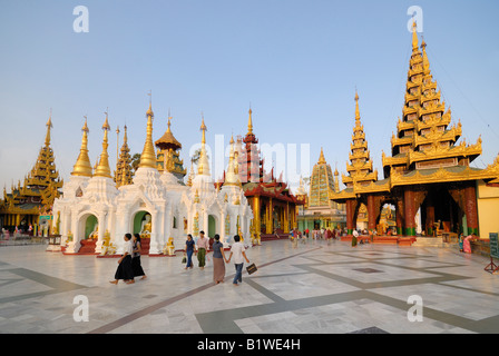 SHWEDAGON-Pagode eines der berühmtesten Gebäude in Myanmar und in Asien, YANGON Yangon, MYANMAR BURMA BIRMA, Asien Stockfoto