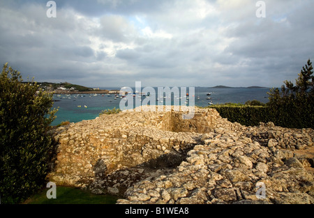 Harry s Wände mit Blick auf Samson St Mary s Scilly-Inseln Stockfoto