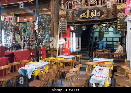Kairo, Ägypten, Afrika. Cafe auf dem Khan al Khalili Markt Stockfoto