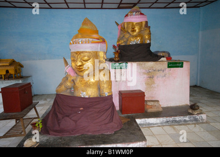 goldenen Figuren, Muttern, in SHWEZIGON Pagode in BAGAN PAGAN BURMA MYANMAR Asien Stockfoto