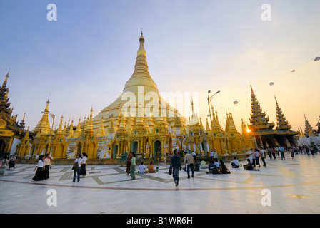 SHWEDAGON-Pagode eines der berühmtesten Gebäude in Myanmar und in Asien, YANGON Yangon, MYANMAR BURMA BIRMA, Asien Stockfoto