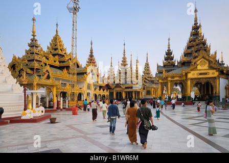 SHWEDAGON-Pagode eines der berühmtesten Gebäude in Myanmar und in Asien, YANGON Yangon, MYANMAR BURMA BIRMA, Asien Stockfoto