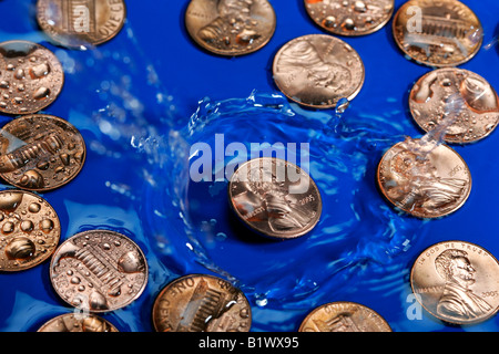 USA 1 Cent Wasser Reflexion blauen abstraktes Währung Finanzen Geld symbol finanziellen Idee US-Geschäft Wäscheleine Stockfoto