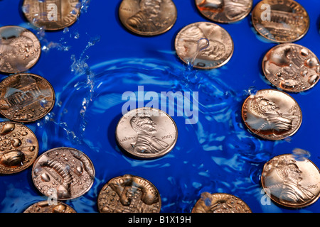 USA 1 Cent Wasser Reflexion blauen abstraktes Währung Finanzen Geld symbol finanziellen Idee US-Geschäft Wäscheleine Stockfoto