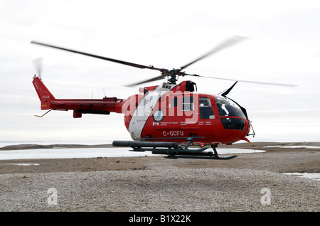 Kanadische Küstenwache Hubschrauber C-GCFU abheben.  Das Forschungsschiff von CGSS Amundsen Eisbrecher Arctic derzeit zugewiesen. Stockfoto