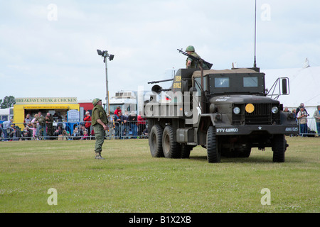 6 x 6 LKW mit 4 anti-Aircraft Maschine Gewehren Stockfoto