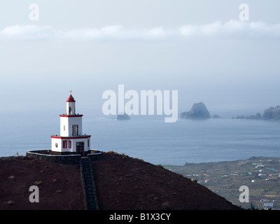 Glockenturm der Ermita De La Caridad, Frontera, El Hierro, Atlantik mit Roques de Salmor im Hintergrund Stockfoto