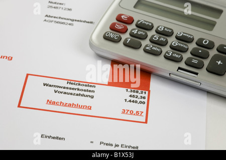 Studioshot der Hitze Abrechnung mit Büromaterial - die Abrechnung ist nicht real!!! Stockfoto