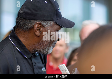 Richard Williams interviewt, nachdem Serena Wimbledon Halbfinale gewinnt Stockfoto