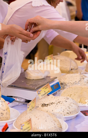 Lebensmittelmesse in Nowy Swiat Straße mit polnischen Spezialitäten Warschau Polen Stockfoto