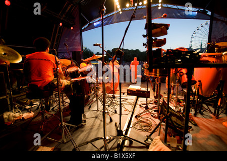 Jimmy Cliff und seine Band spielen zu der Menge an Cardiffs Big Weekend kostenlose Musikfestival. Stockfoto