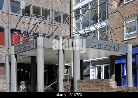 Eingang-Baldachin und Zeichen zu den Amstrad Büros wie in der Lehrling TV enthalten Programm starrte Sir Alan Sugar Stockfoto