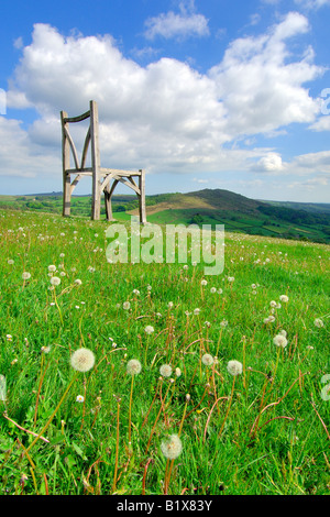 Die riesen Stuhl mit Blick auf widecombe Tal bei natsworthy auf Dartmoor Nationalpark Kunst im öffentlichen Raum Stockfoto